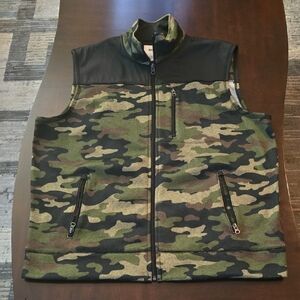 Sonoma Men's Green Camouflage Vest with Black Details
